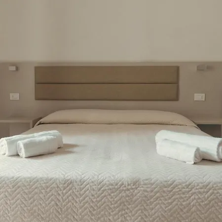 Отель Lux 3*