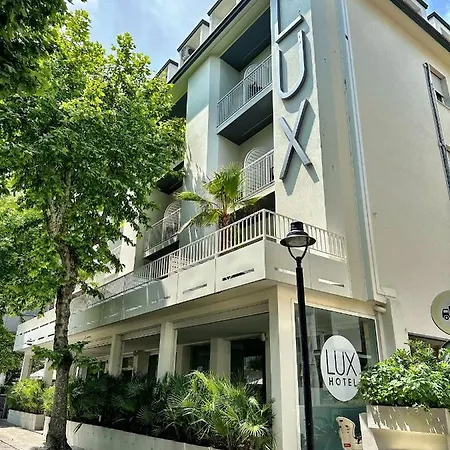Отель Lux 3*