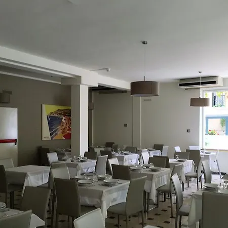 Отель Lux 3*